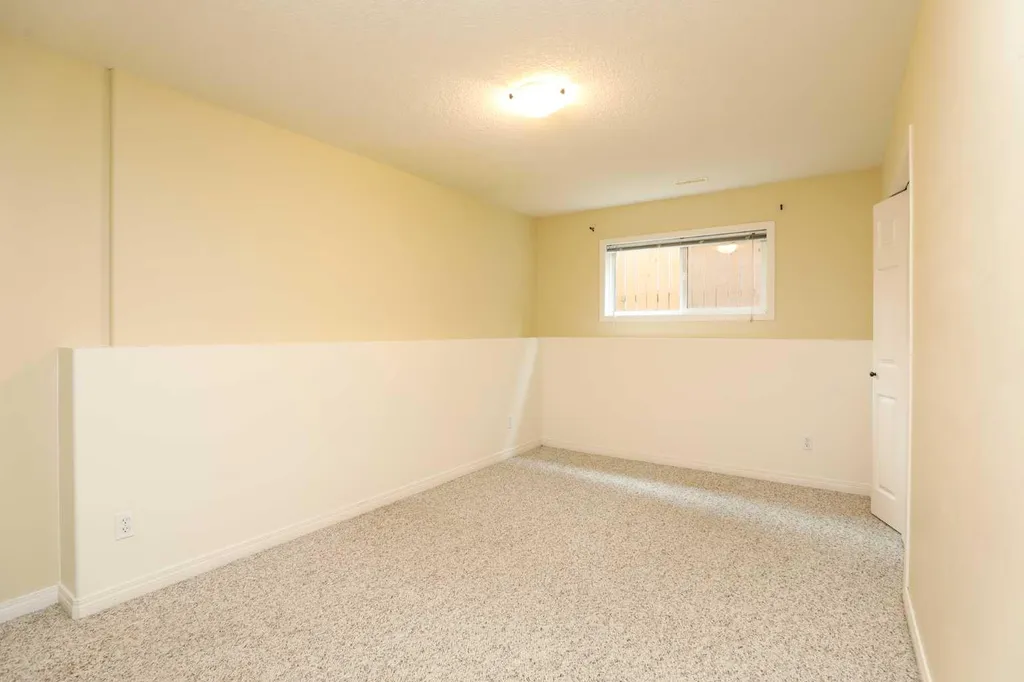 227 Rivermill Manor W Lethbridge AB T1K 8C5