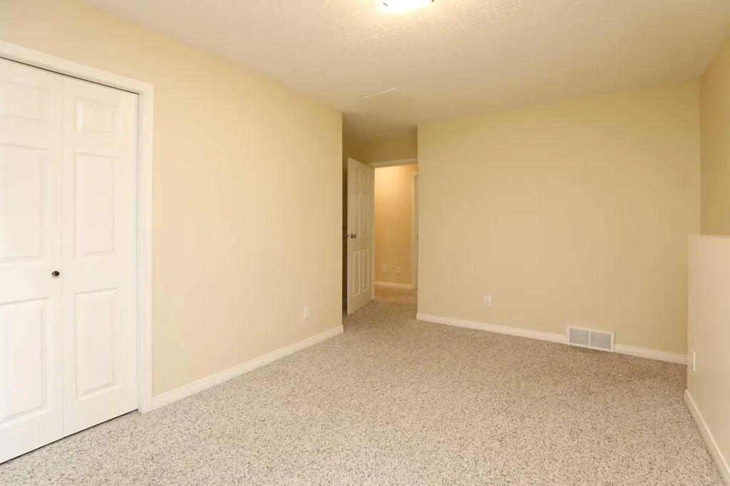 227 Rivermill Manor W Lethbridge AB T1K 8C5