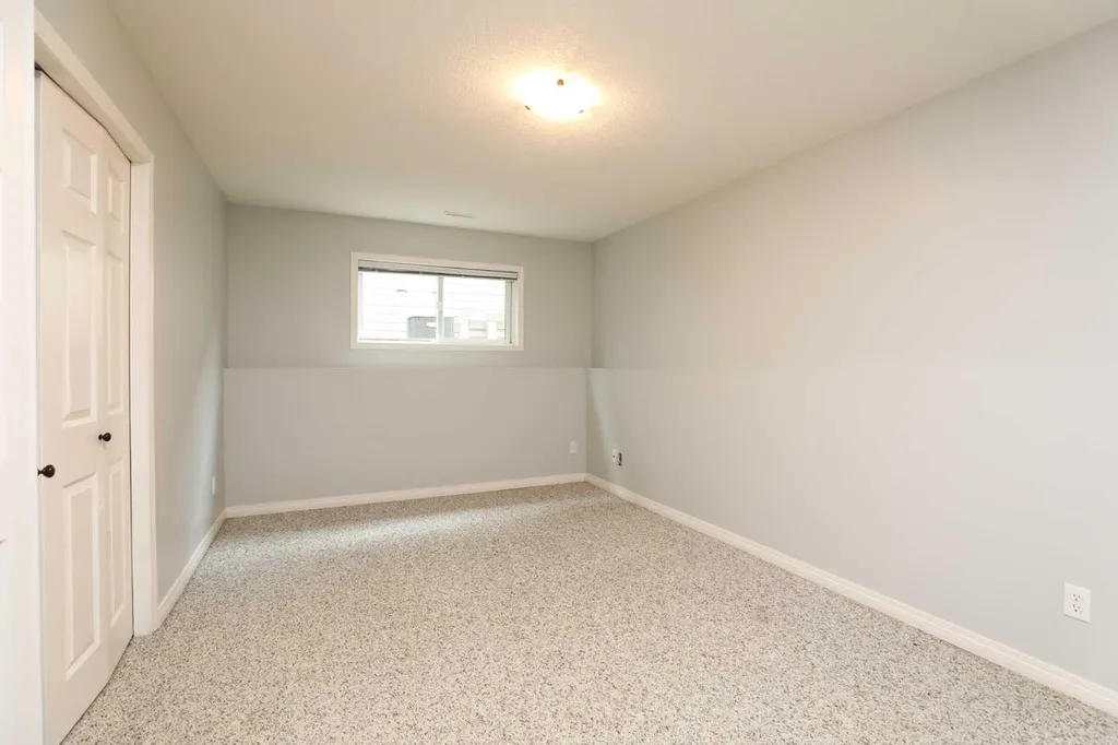 227 Rivermill Manor W Lethbridge AB T1K 8C5