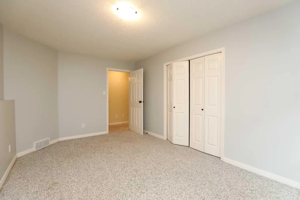 227 Rivermill Manor W Lethbridge AB T1K 8C5