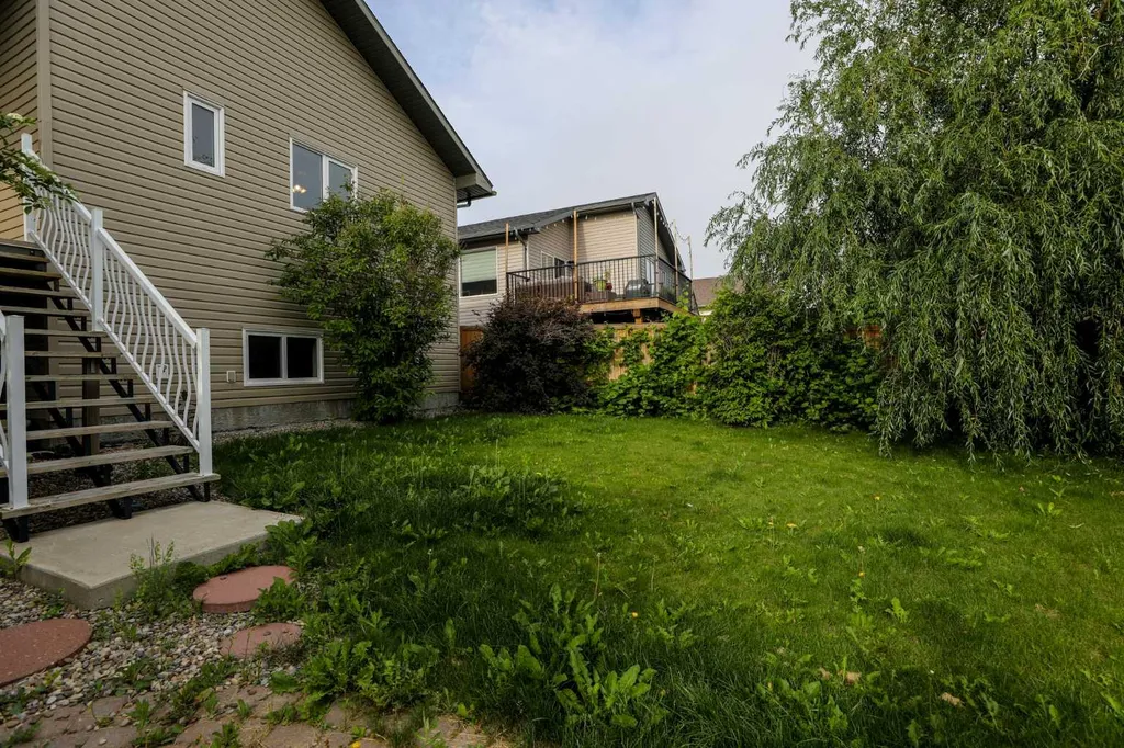 227 Rivermill Manor W Lethbridge AB T1K 8C5
