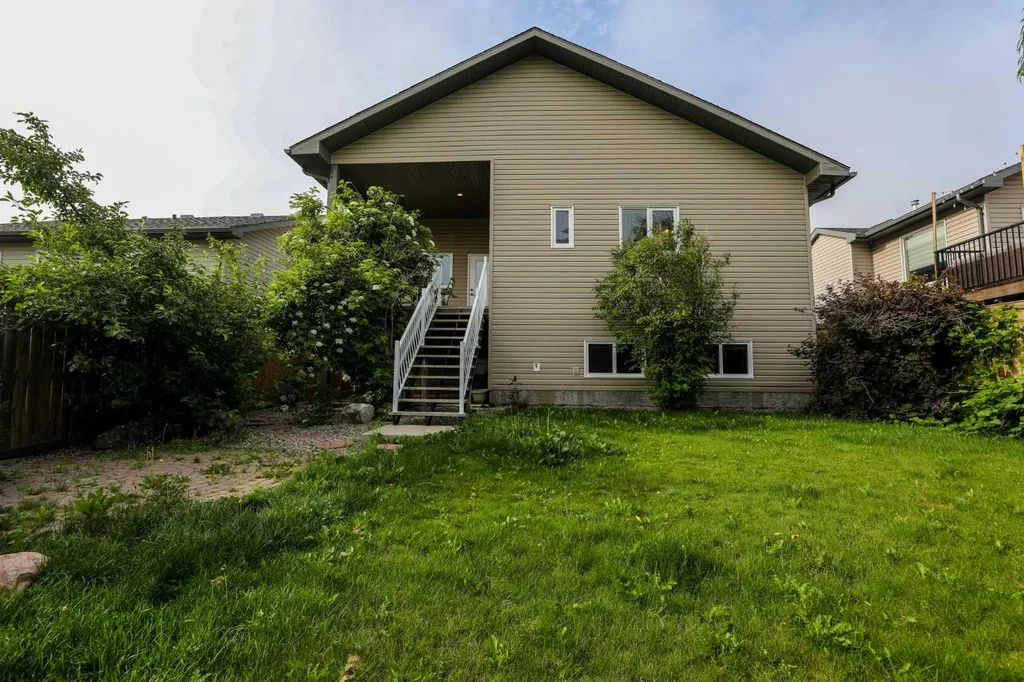 227 Rivermill Manor W Lethbridge AB T1K 8C5