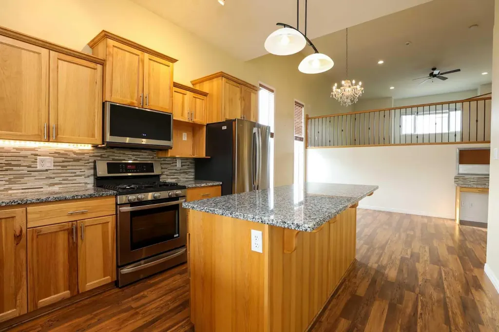 227 Rivermill Manor W Lethbridge AB T1K 8C5