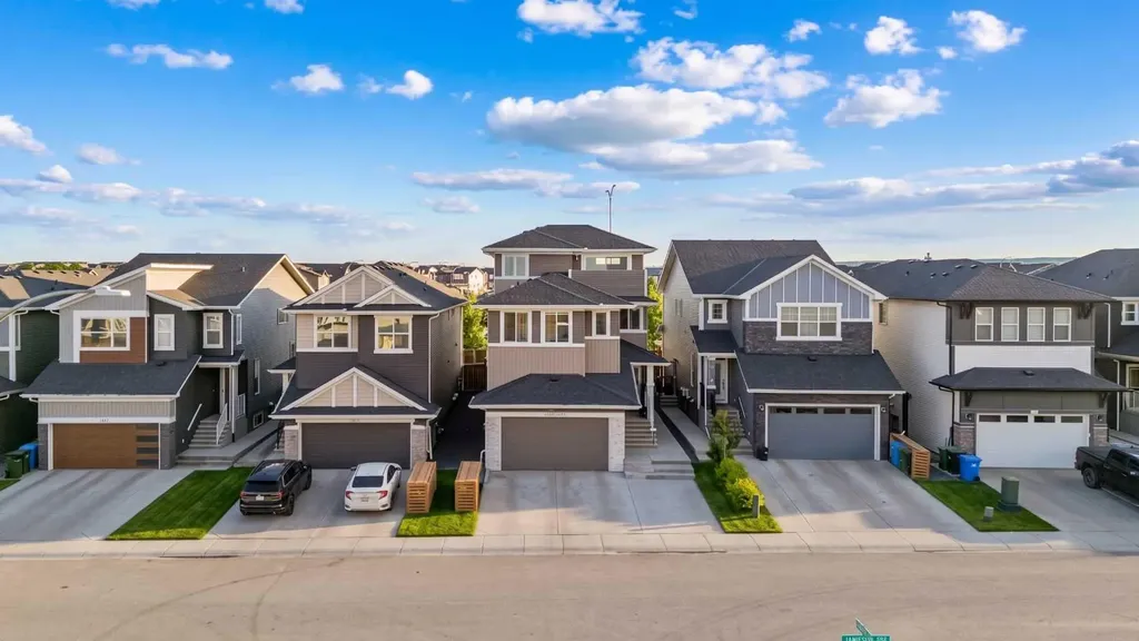 116 Ambleside Crescent NW Calgary AB T4B 3P5