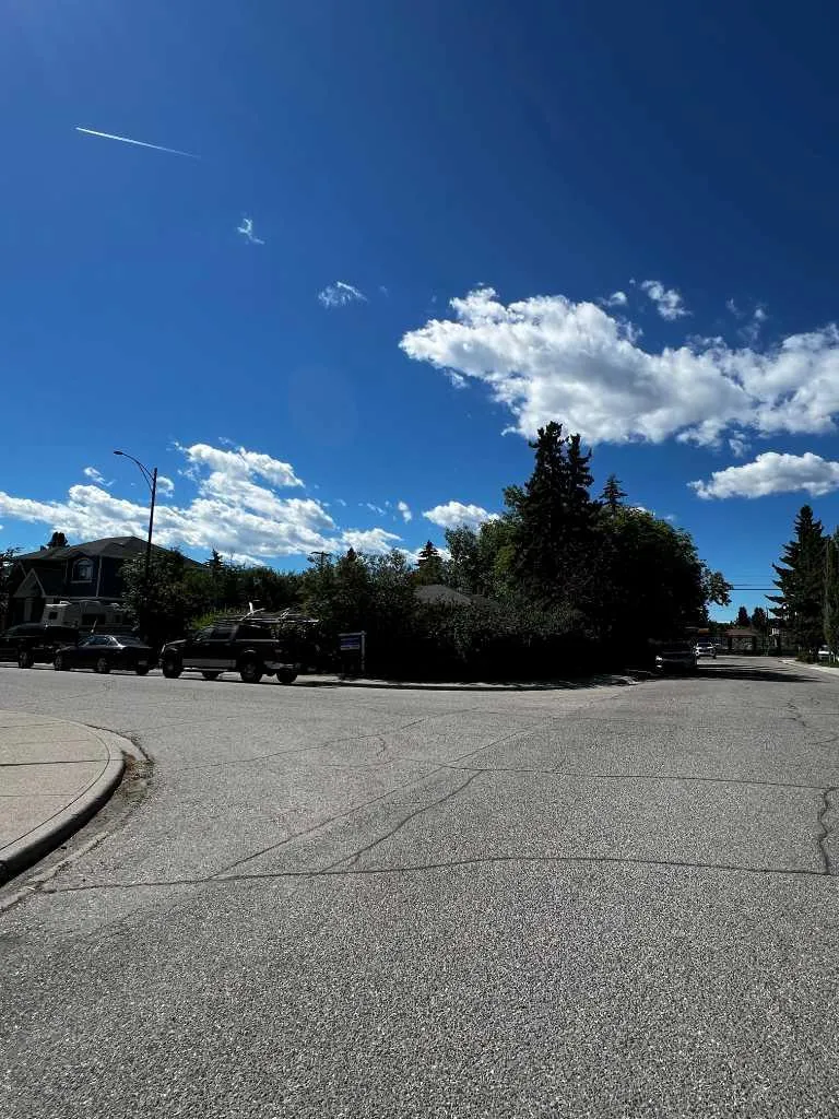 29 Windermere Road SW Calgary AB T3C 3K2
