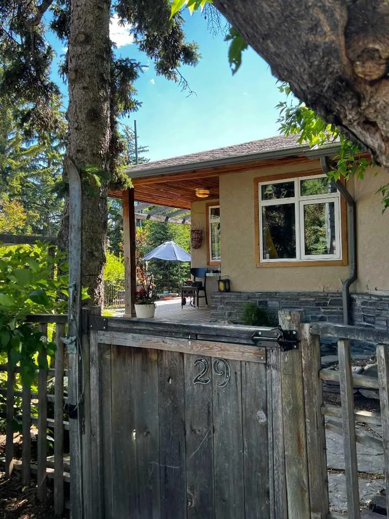 29 Windermere Road SW Calgary AB T3C 3K2