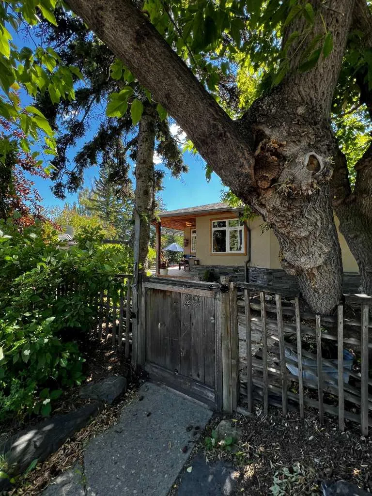 29 Windermere Road SW Calgary AB T3C 3K2