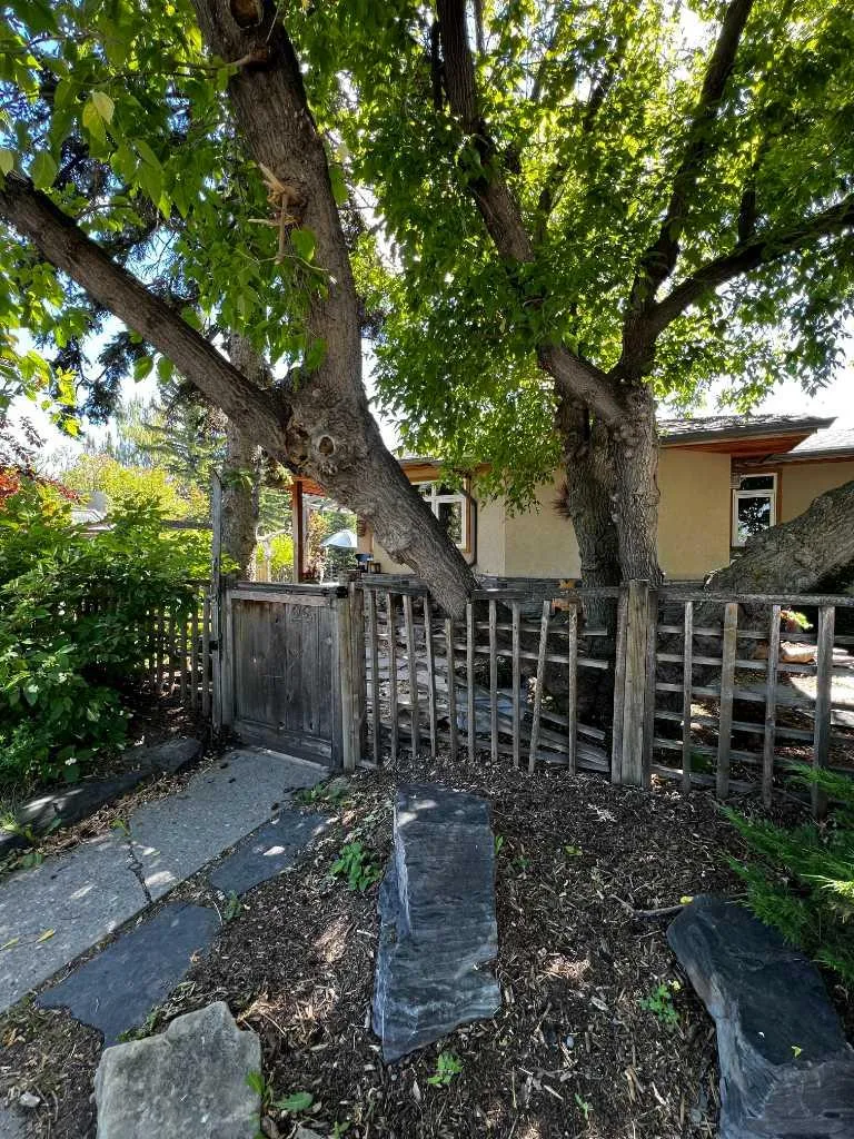 29 Windermere Road SW Calgary AB T3C 3K2