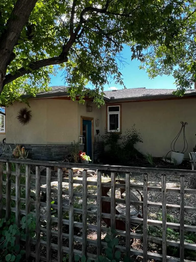 29 Windermere Road SW Calgary AB T3C 3K2
