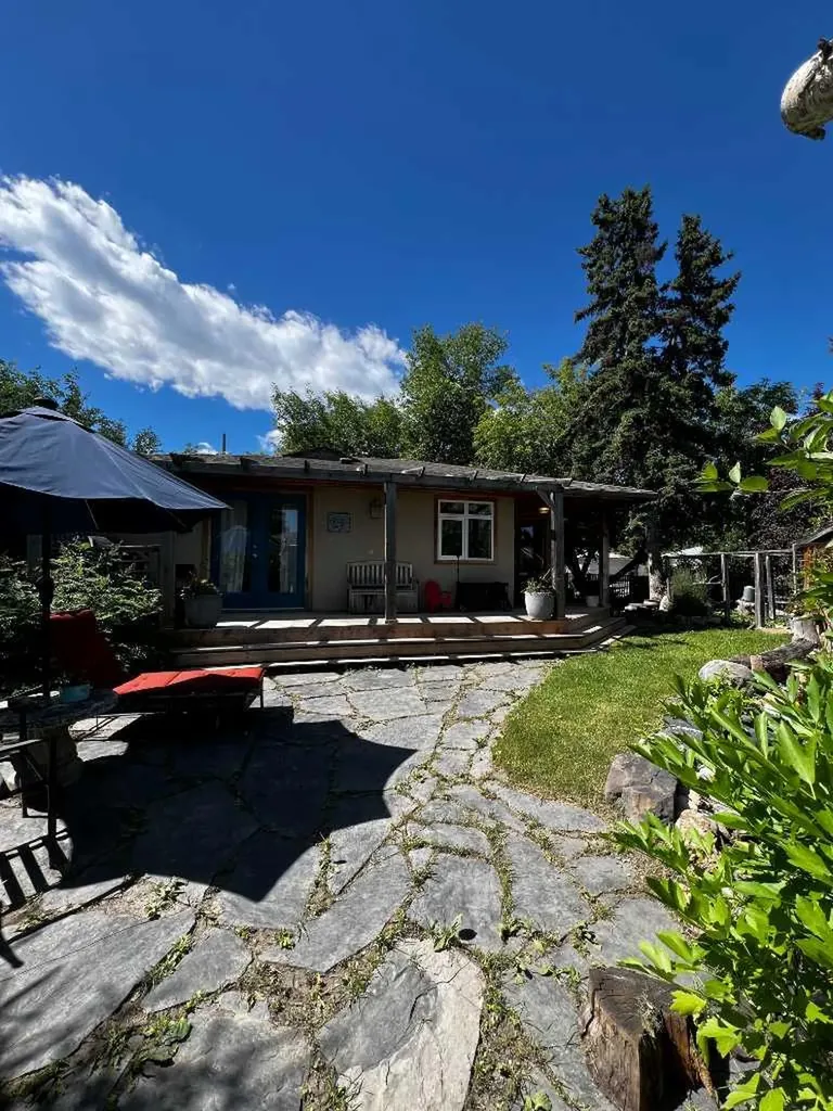 29 Windermere Road SW Calgary AB T3C 3K2