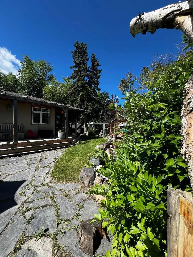 29 Windermere Road SW Calgary AB T3C 3K2