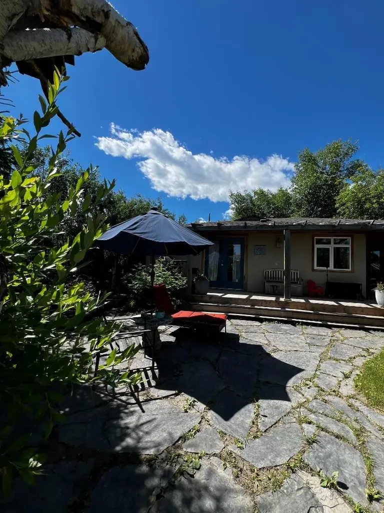 29 Windermere Road SW Calgary AB T3C 3K2