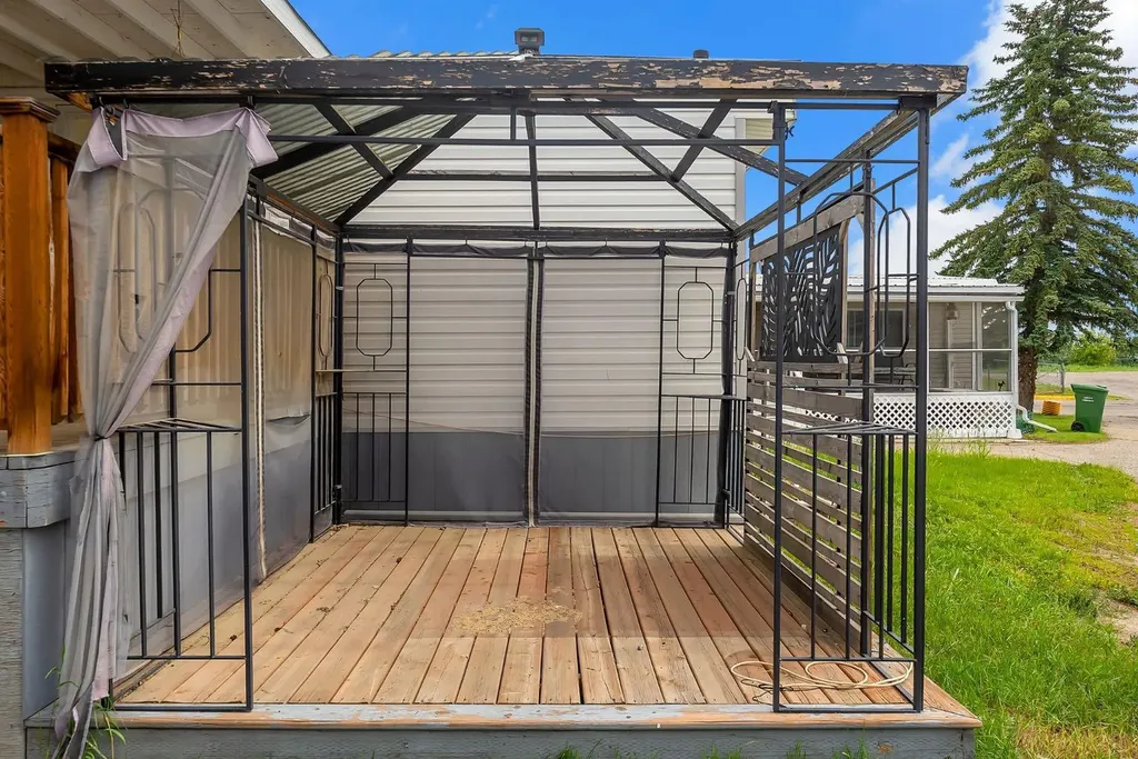 3223 83 Street NW Calgary AB T2B 5P2