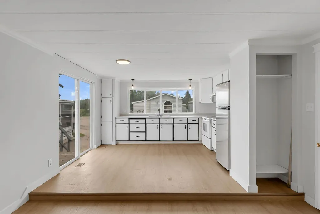 3223 83 Street NW Calgary AB T2B 5P2