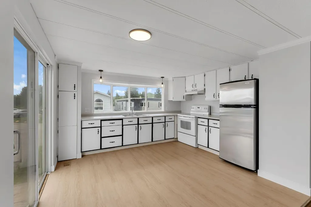 3223 83 Street NW Calgary AB T2B 5P2