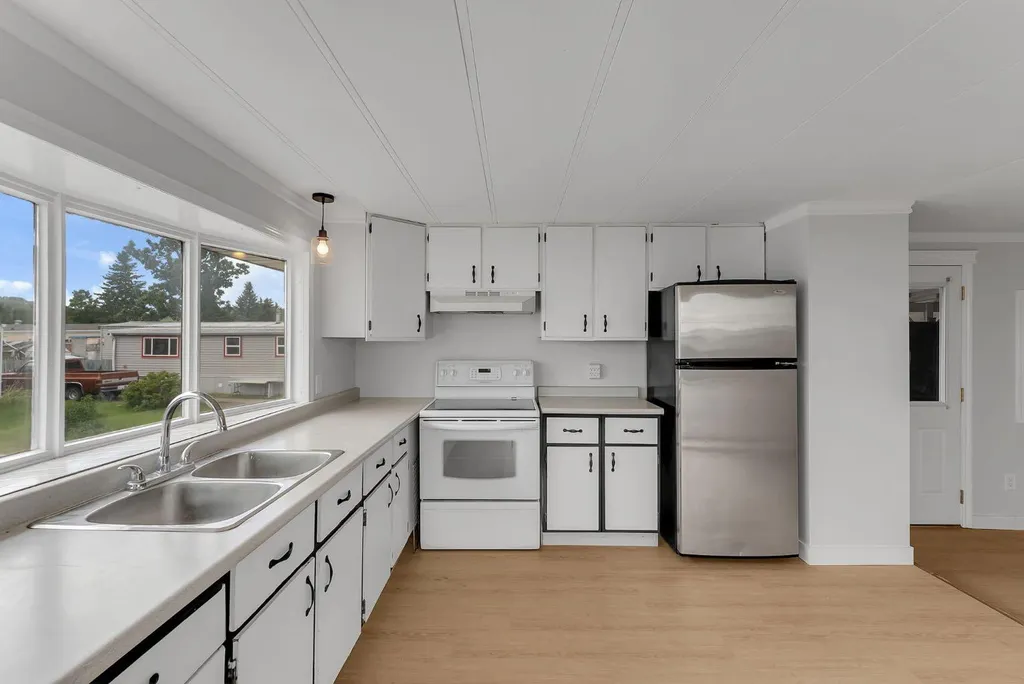 3223 83 Street NW Calgary AB T2B 5P2