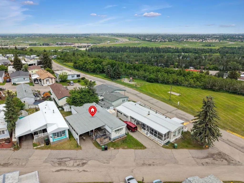 3223 83 Street NW Calgary AB T2B 5P2