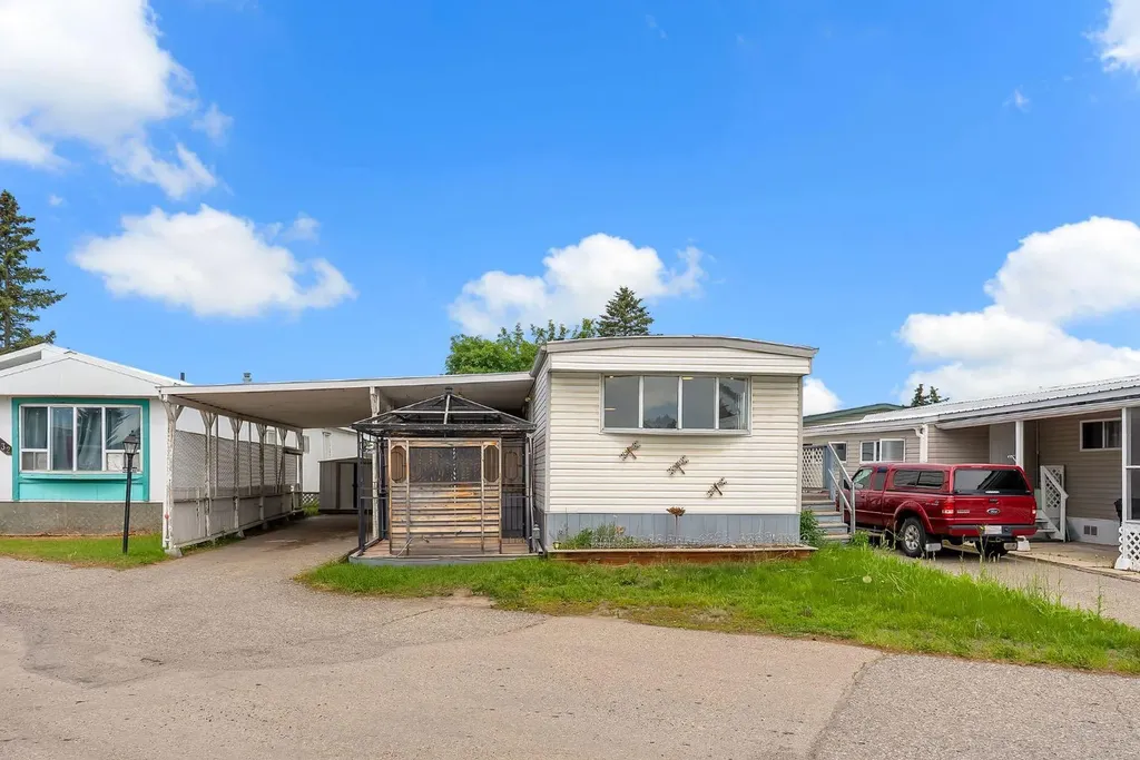 3223 83 Street NW Calgary AB T2B 5P2