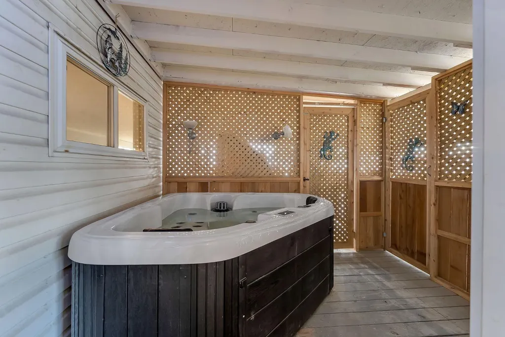 3223 83 Street NW Calgary AB T2B 5P2
