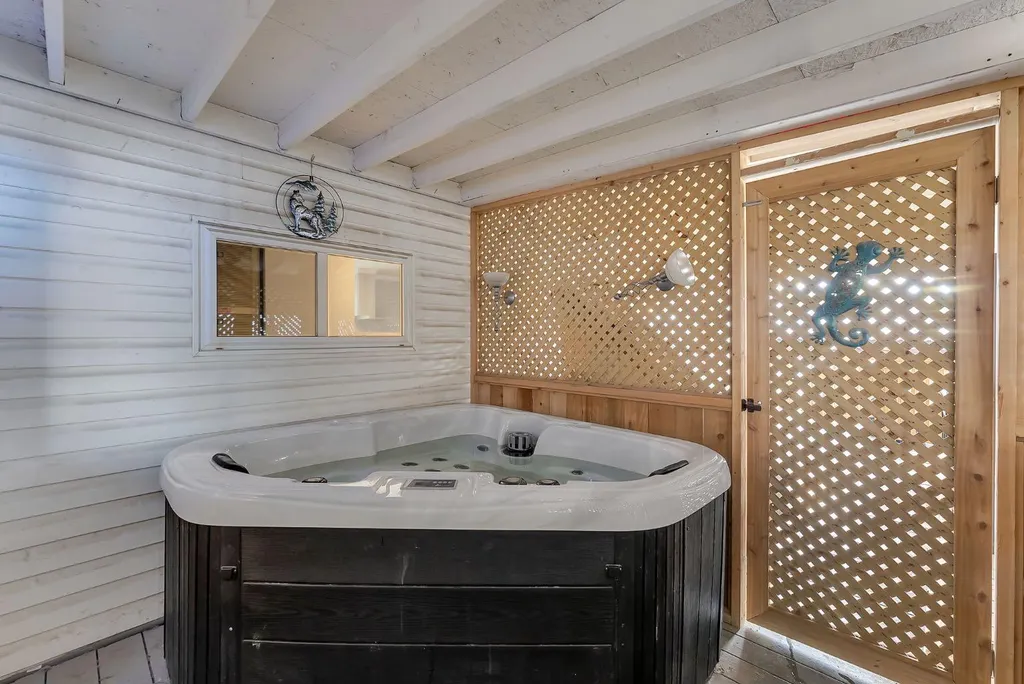 3223 83 Street NW Calgary AB T2B 5P2