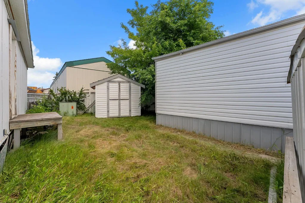 3223 83 Street NW Calgary AB T2B 5P2