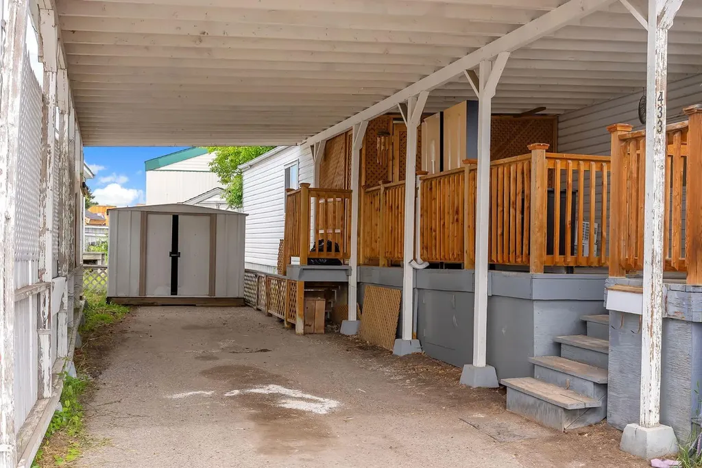 3223 83 Street NW Calgary AB T2B 5P2