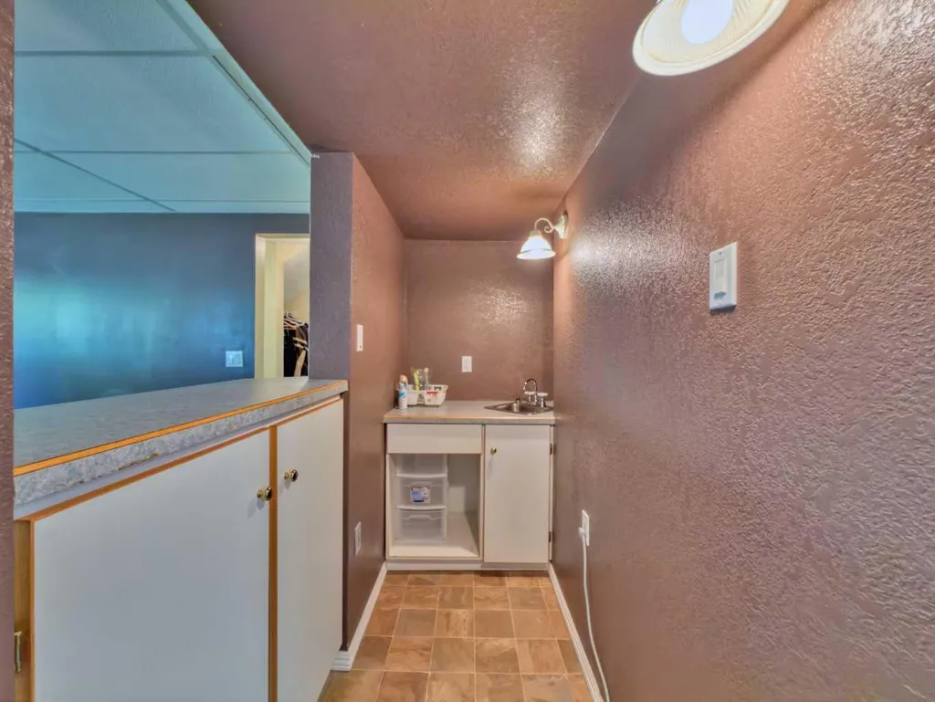 8534 21 Avenue Coleman AB T0K0M0