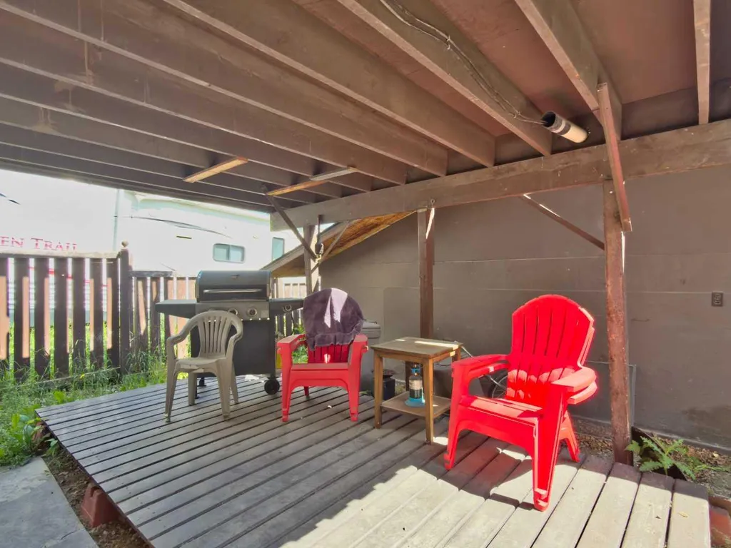 8534 21 Avenue Coleman AB T0K0M0