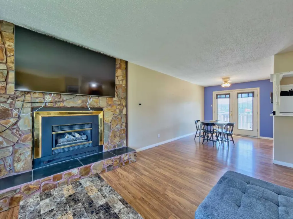 8534 21 Avenue Coleman AB T0K0M0