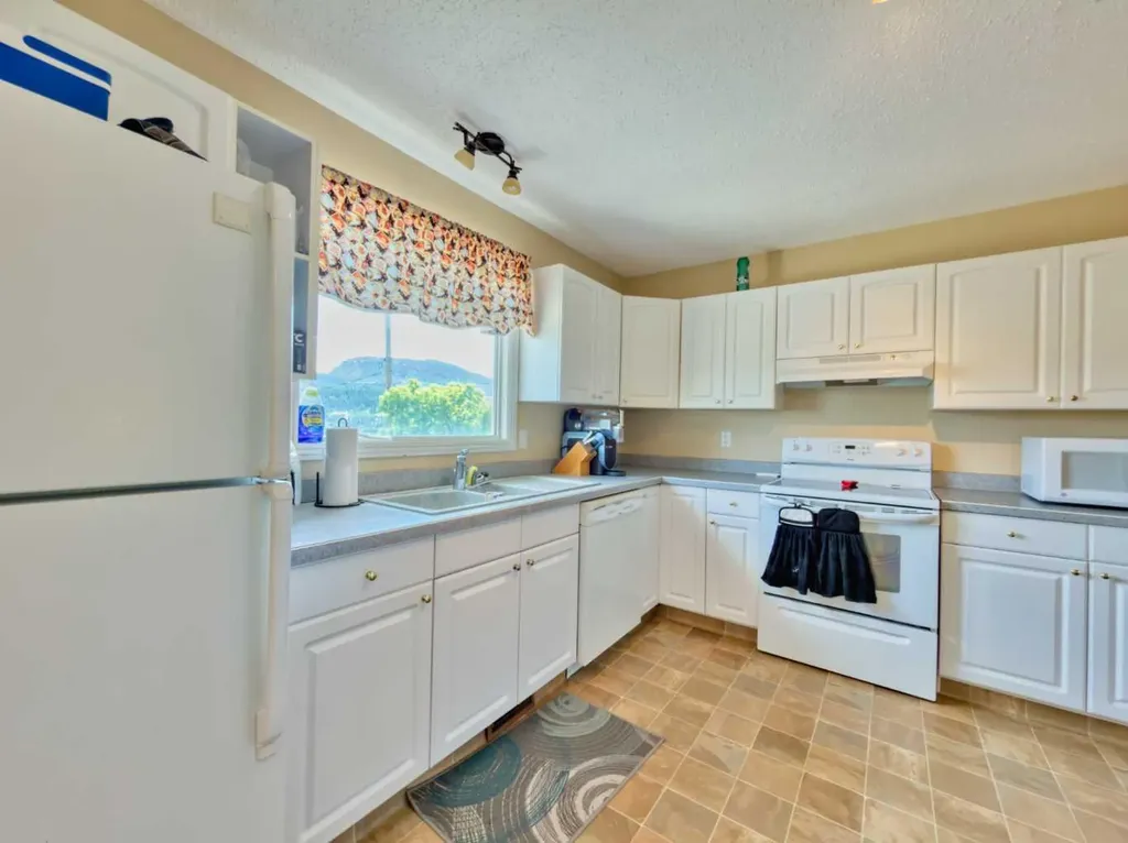 8534 21 Avenue Coleman AB T0K0M0