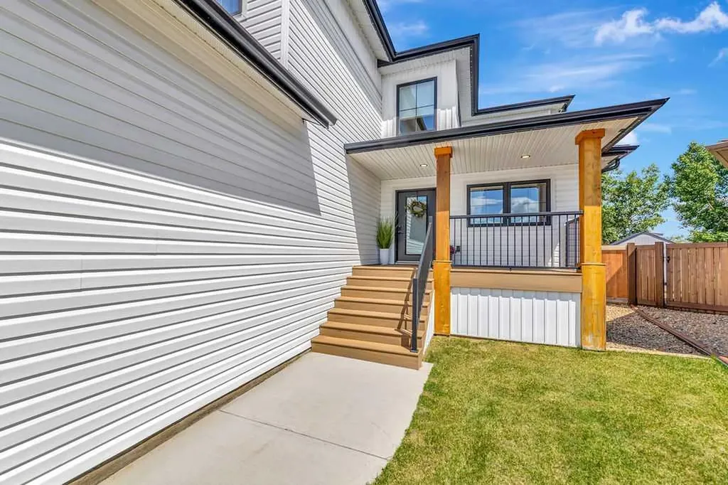 3805 70 Avenue Lloydminster AB T9V 3T2