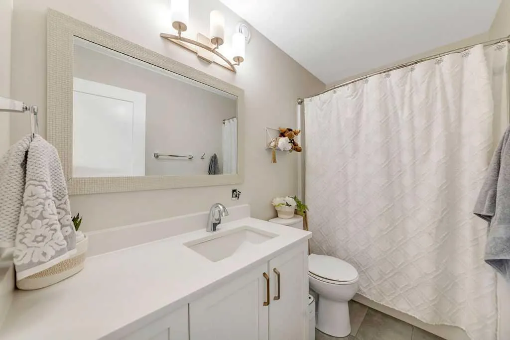 3805 70 Avenue Lloydminster AB T9V 3T2