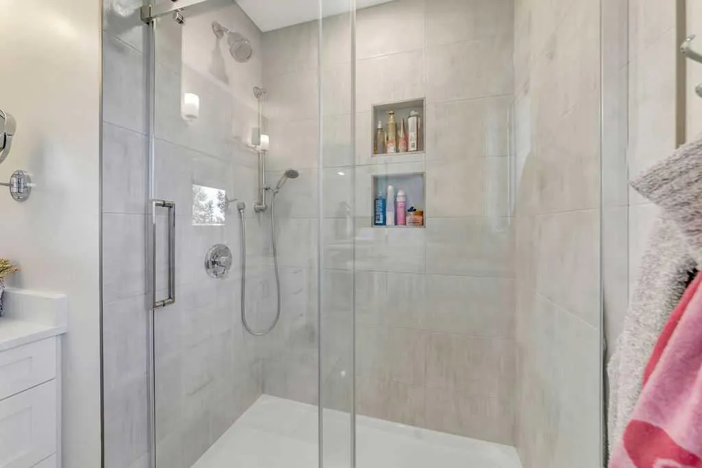3805 70 Avenue Lloydminster AB T9V 3T2