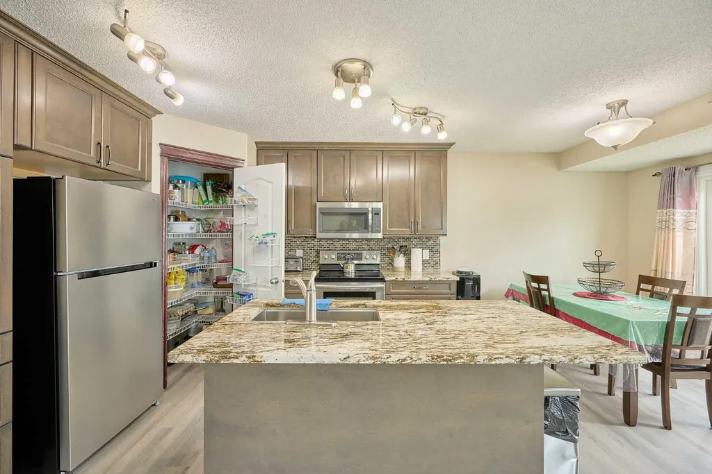 117 Douglas Ridge Circle SE Calgary AB T2Z 3C2