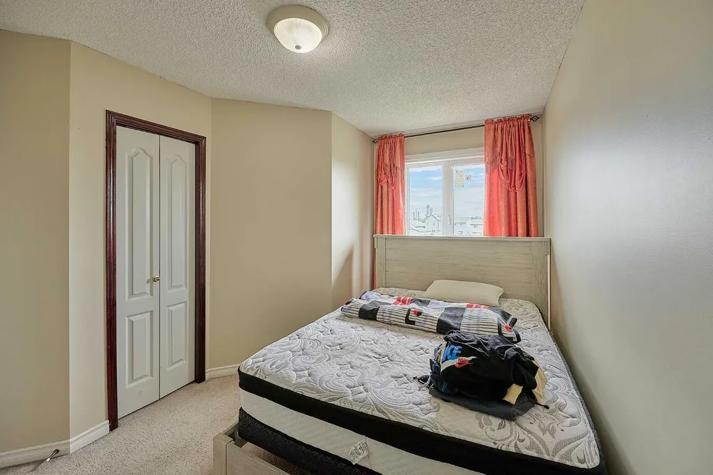 117 Douglas Ridge Circle SE Calgary AB T2Z 3C2