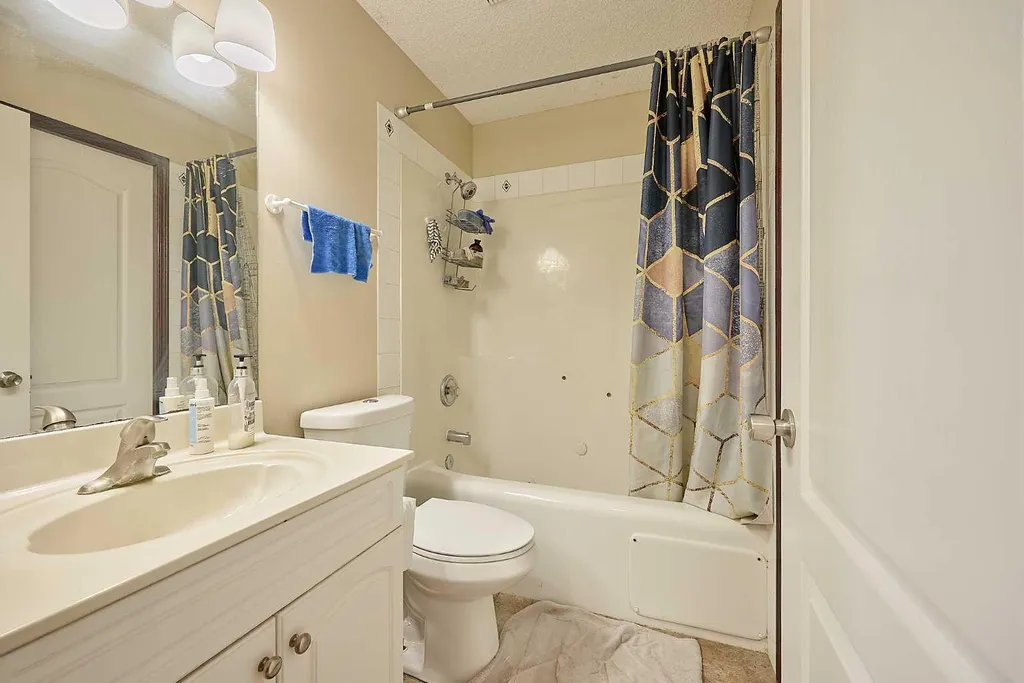 117 Douglas Ridge Circle SE Calgary AB T2Z 3C2