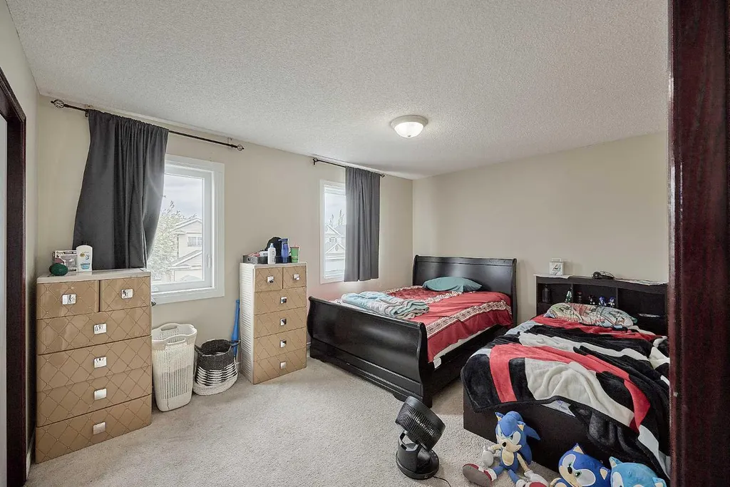 117 Douglas Ridge Circle SE Calgary AB T2Z 3C2