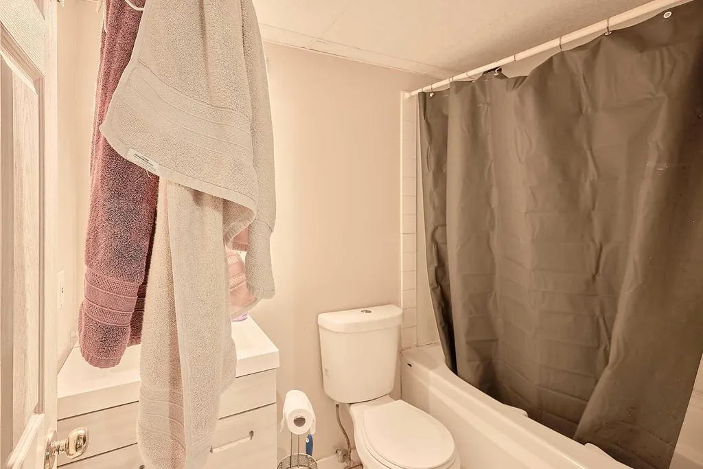 117 Douglas Ridge Circle SE Calgary AB T2Z 3C2