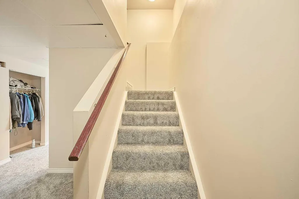 117 Douglas Ridge Circle SE Calgary AB T2Z 3C2