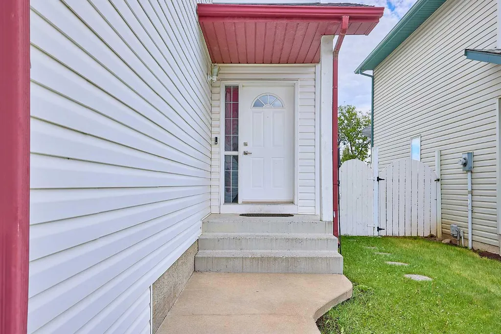 117 Douglas Ridge Circle SE Calgary AB T2Z 3C2