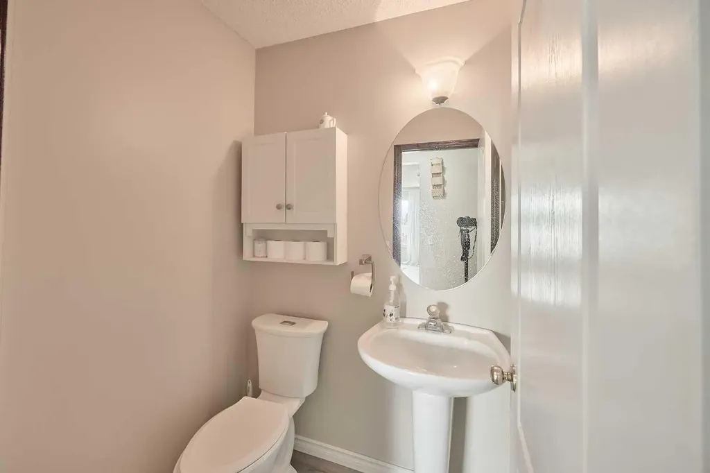117 Douglas Ridge Circle SE Calgary AB T2Z 3C2