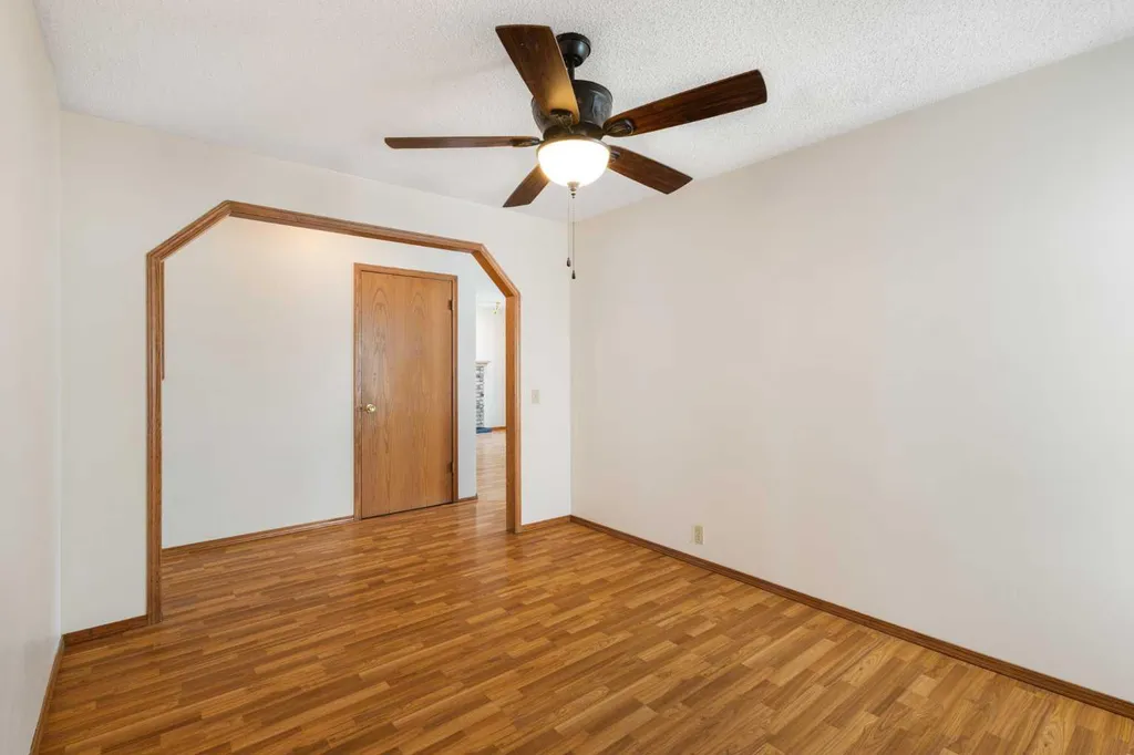 117 Douglasbank Way SE Calgary AB T2Z 1W4