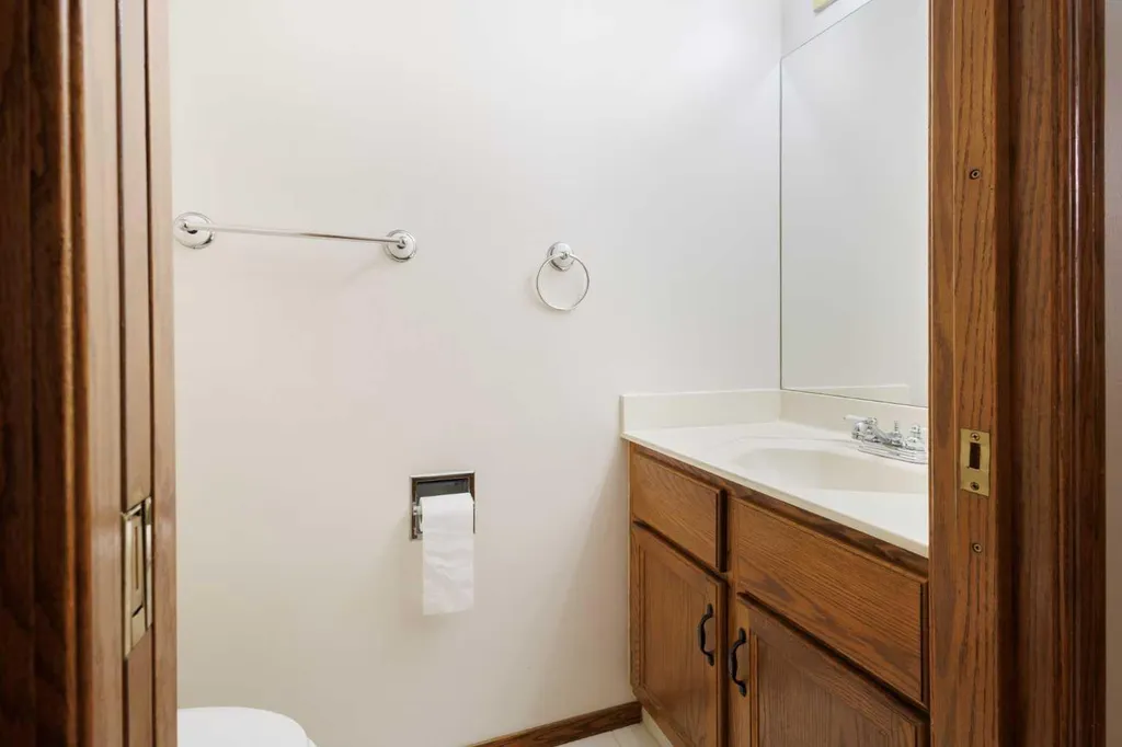 117 Douglasbank Way SE Calgary AB T2Z 1W4