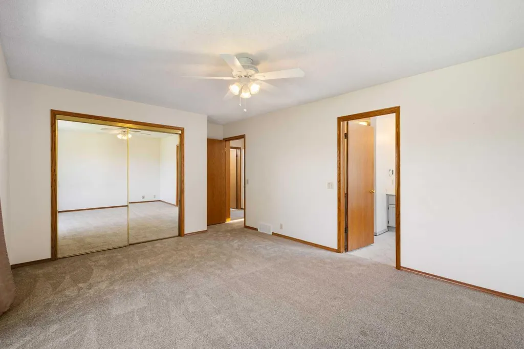 117 Douglasbank Way SE Calgary AB T2Z 1W4