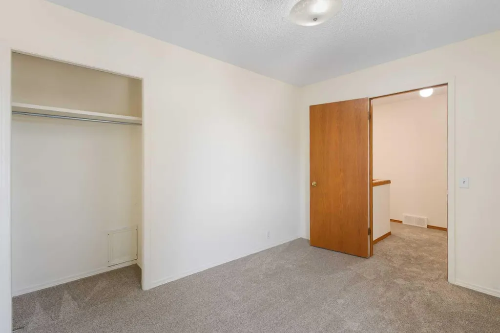 117 Douglasbank Way SE Calgary AB T2Z 1W4