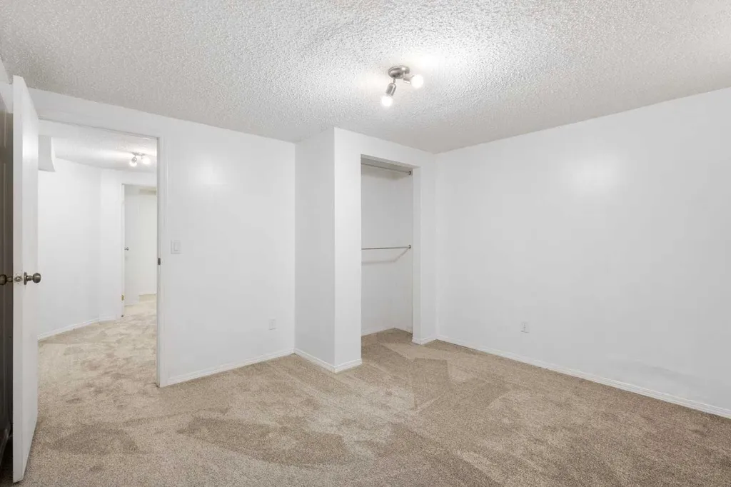 117 Douglasbank Way SE Calgary AB T2Z 1W4
