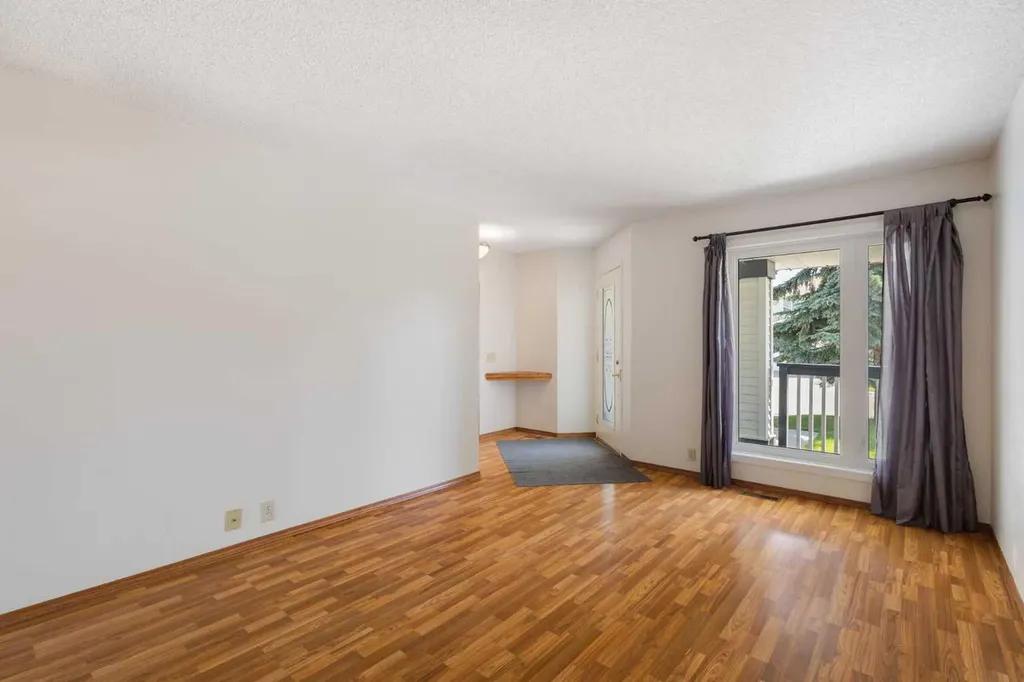 117 Douglasbank Way SE Calgary AB T2Z 1W4