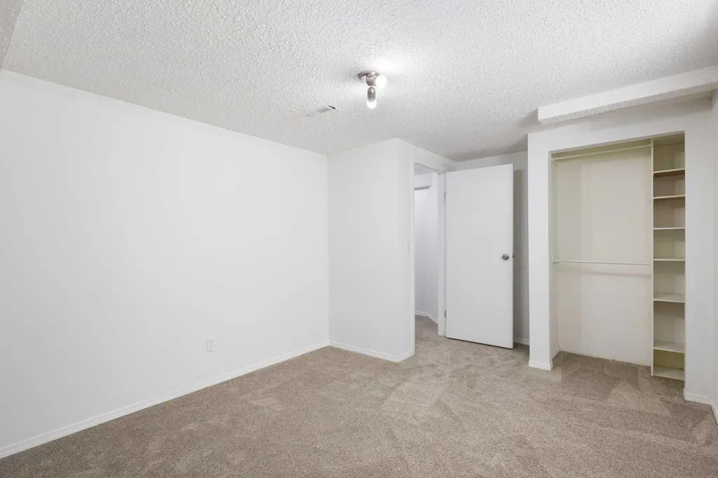 117 Douglasbank Way SE Calgary AB T2Z 1W4
