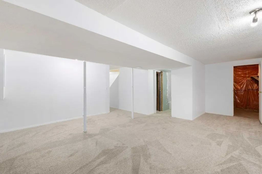117 Douglasbank Way SE Calgary AB T2Z 1W4