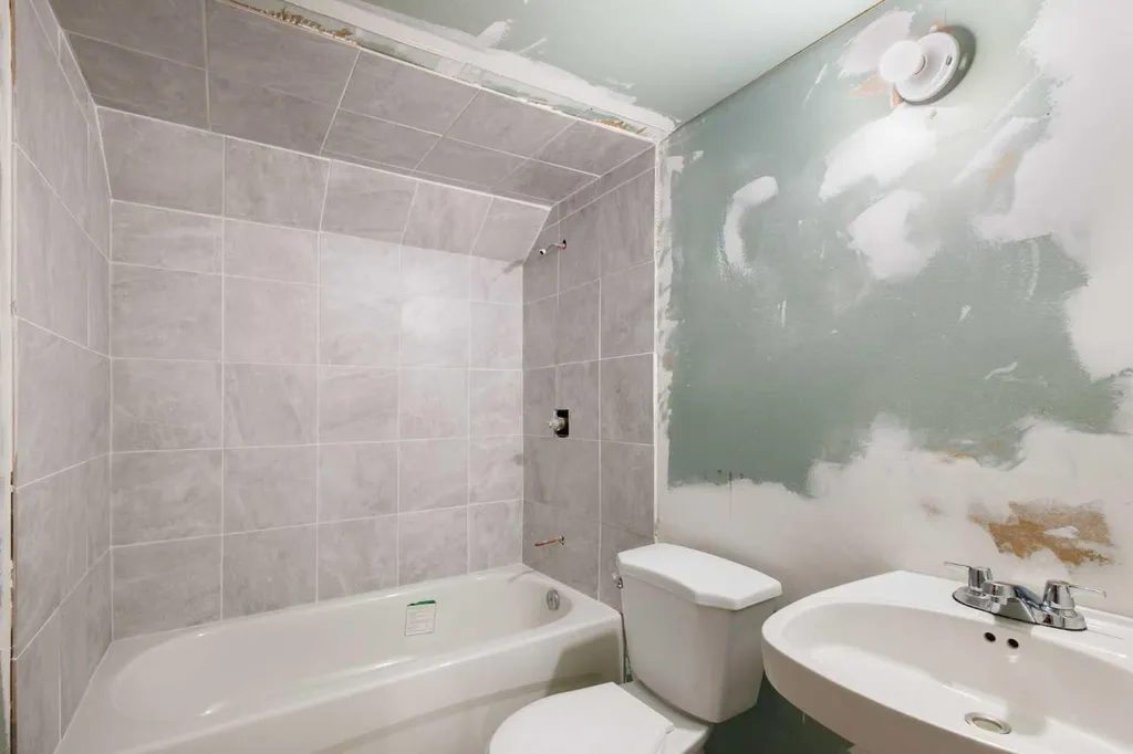 117 Douglasbank Way SE Calgary AB T2Z 1W4